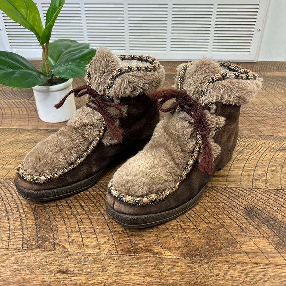 YODELERS 8 Vintage 60s 70s Suede and Fur Boots 8 - Picture 1 of 8